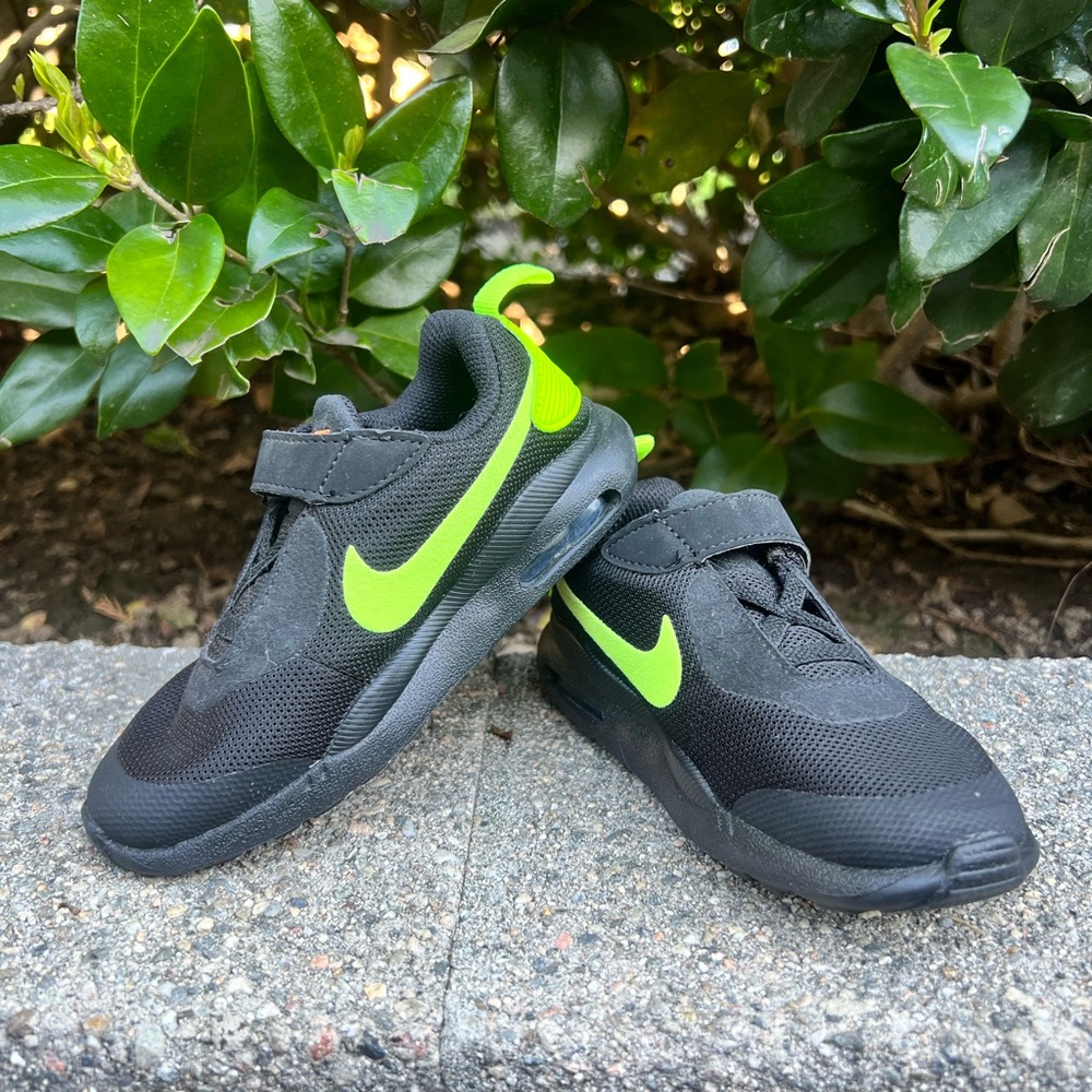 NEW without box Nike air little kids shoes size 9